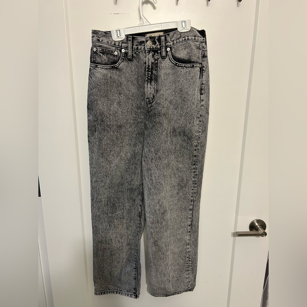 Like New Madewell Perfect Vintage Straight Leg Jeans in Acid Wash - Picture 2 of 11